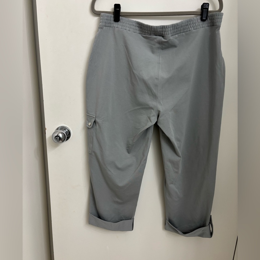 Susan Graver stretch cropped pull-on pants with one cargo pocket - Picture 3 of 16